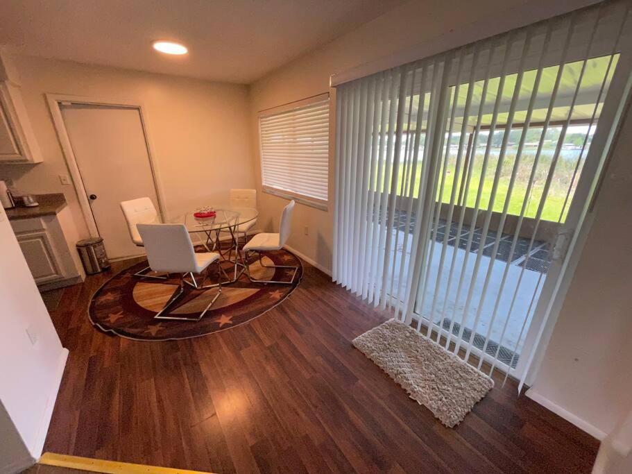 Lakeside Retreat - 3 Bedroom, 2 Bathroom House By The Lake Lakeland Exterior photo